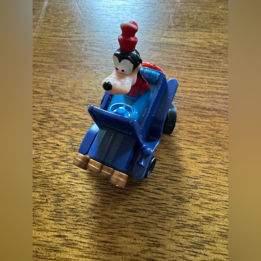 Disney 2" Goofy in Pullback Racer (CW) Car Heavy Plastic Toy